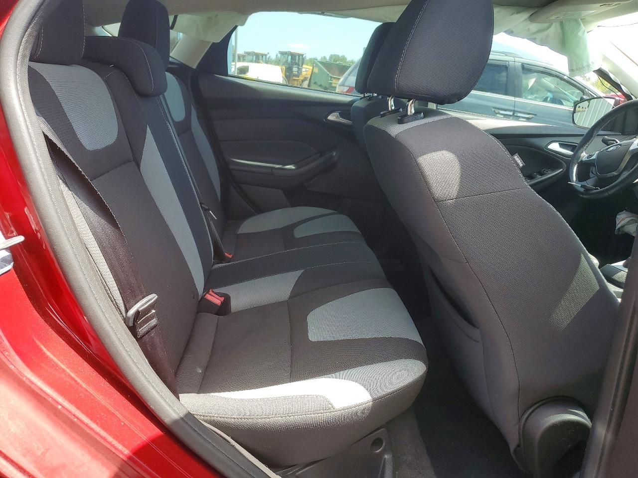 2014 FORD FOCUS SE photo 10