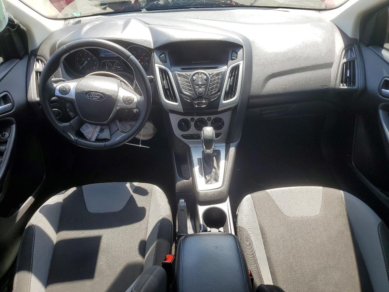 2014 FORD FOCUS SE photo 8