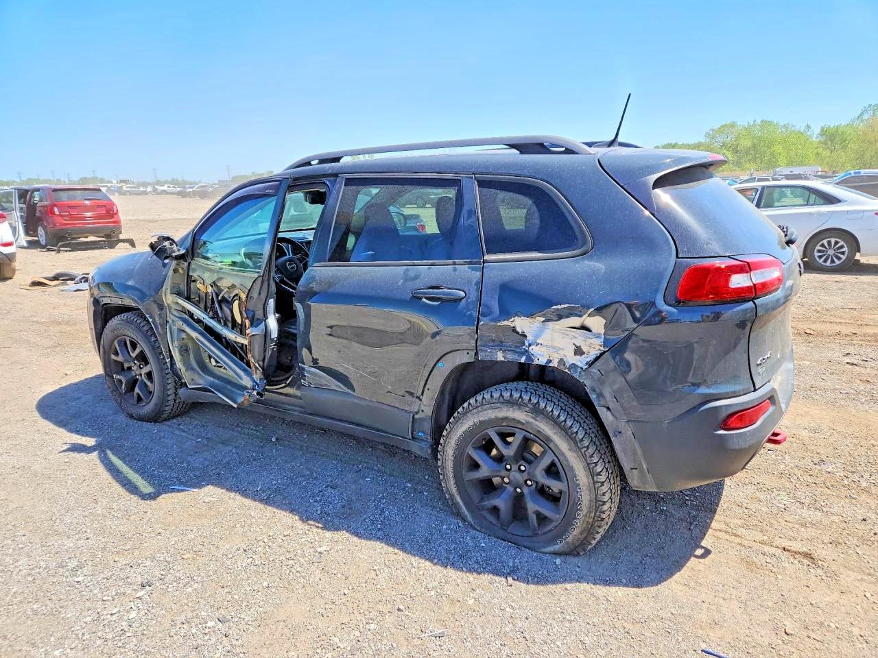 2016 JEEP CHEROKEE TRAILHAWK photo 4