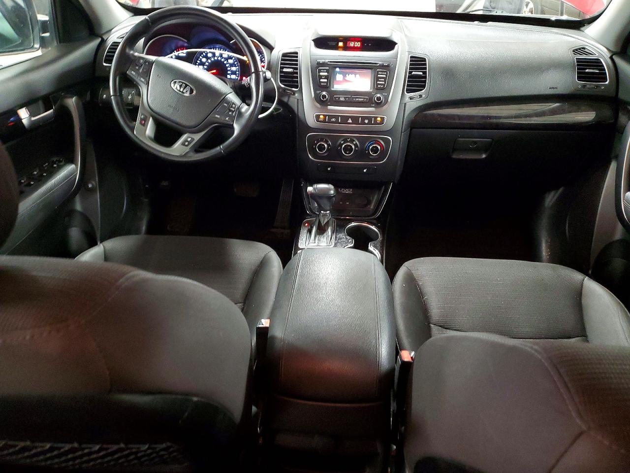 2014 KIA SORENTO LX photo 15
