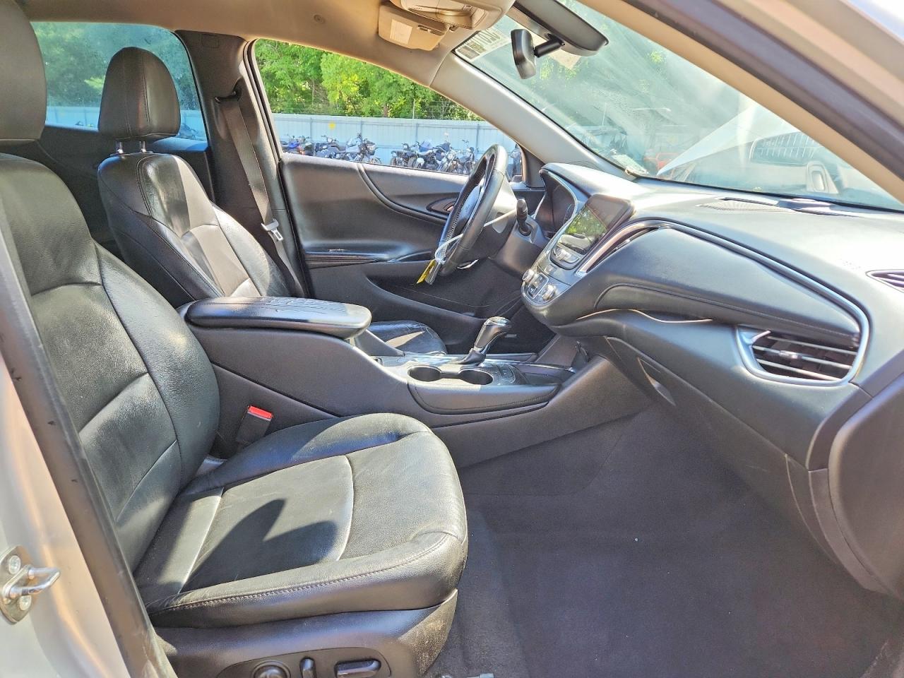 2017 CHEVROLET MALIBU LT photo 13