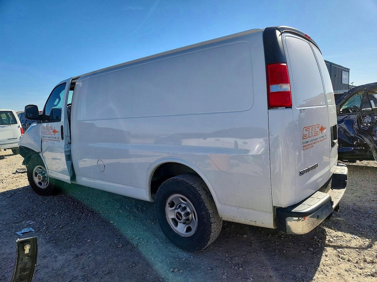 2020 GMC SAVANA G2500 photo 3