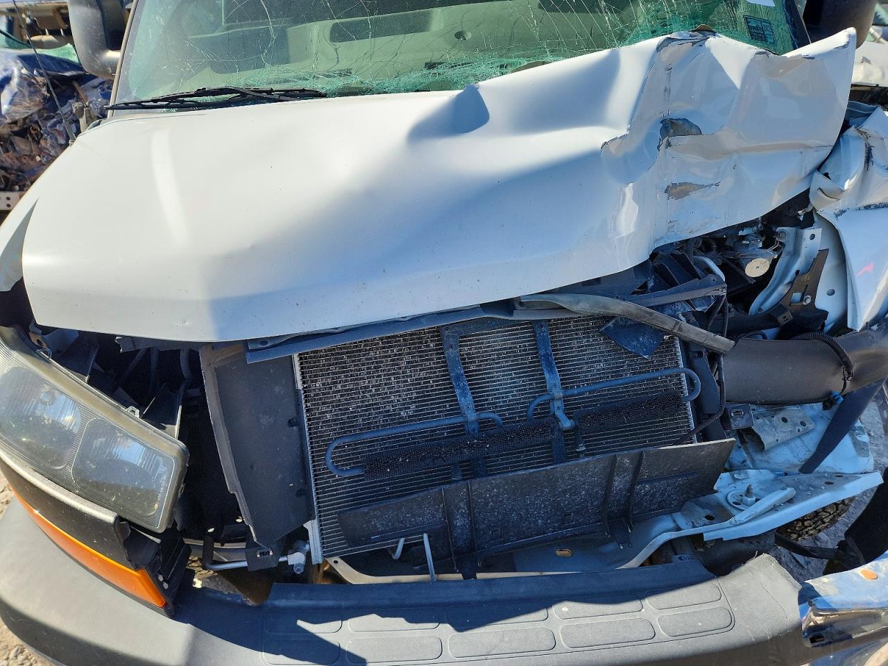 2020 GMC SAVANA G2500 photo 21