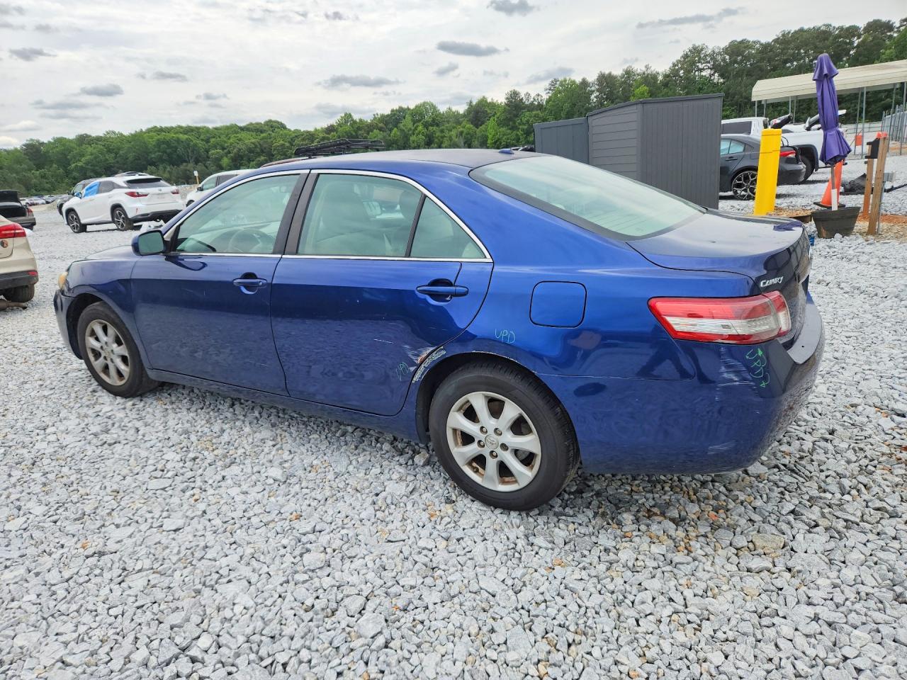 2011 TOYOTA CAMRY LE photo 3