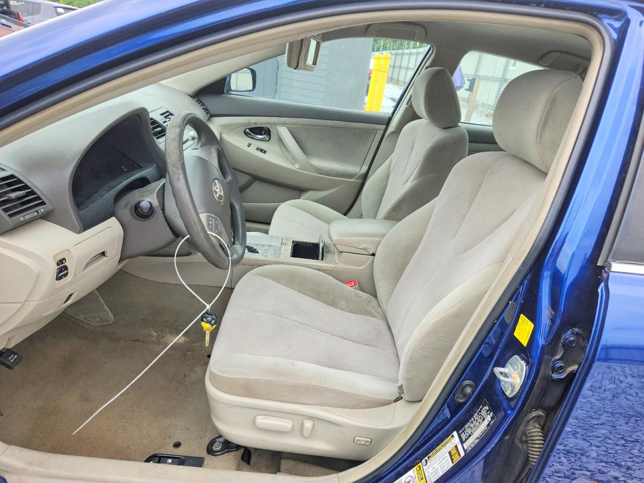 2011 TOYOTA CAMRY LE photo 13