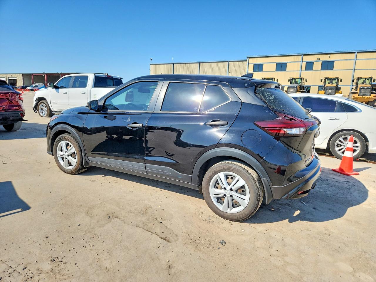 2023 NISSAN KICKS S photo 3