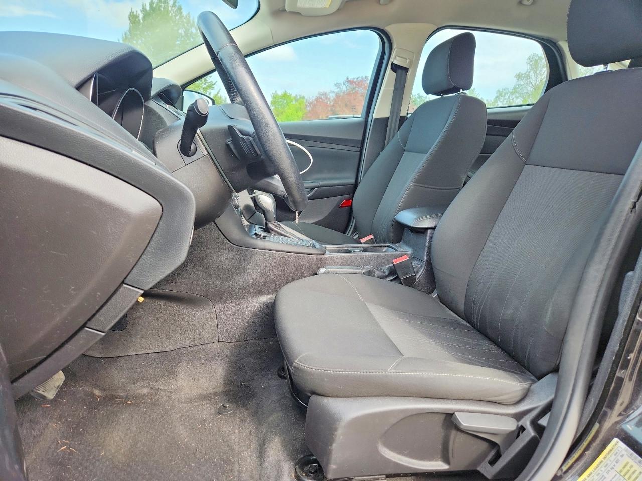 2015 FORD FOCUS SE photo 13