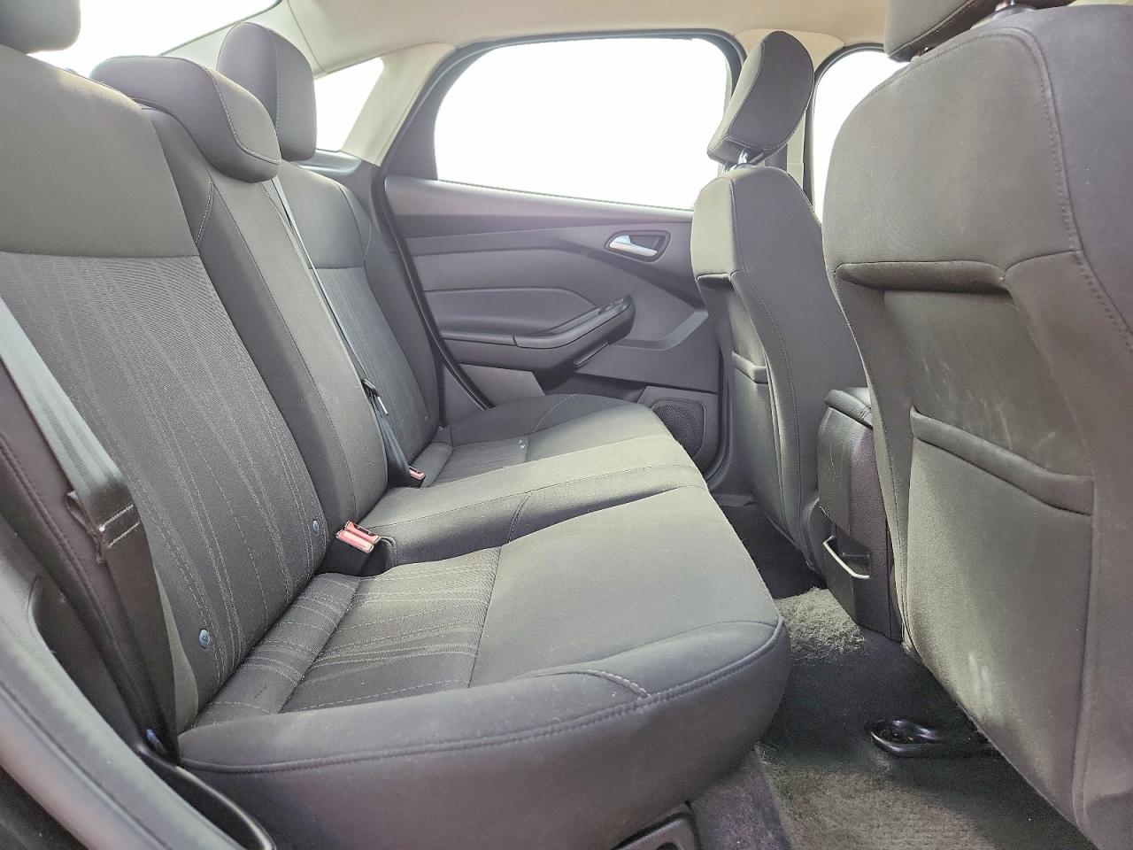 2015 FORD FOCUS SE photo 19