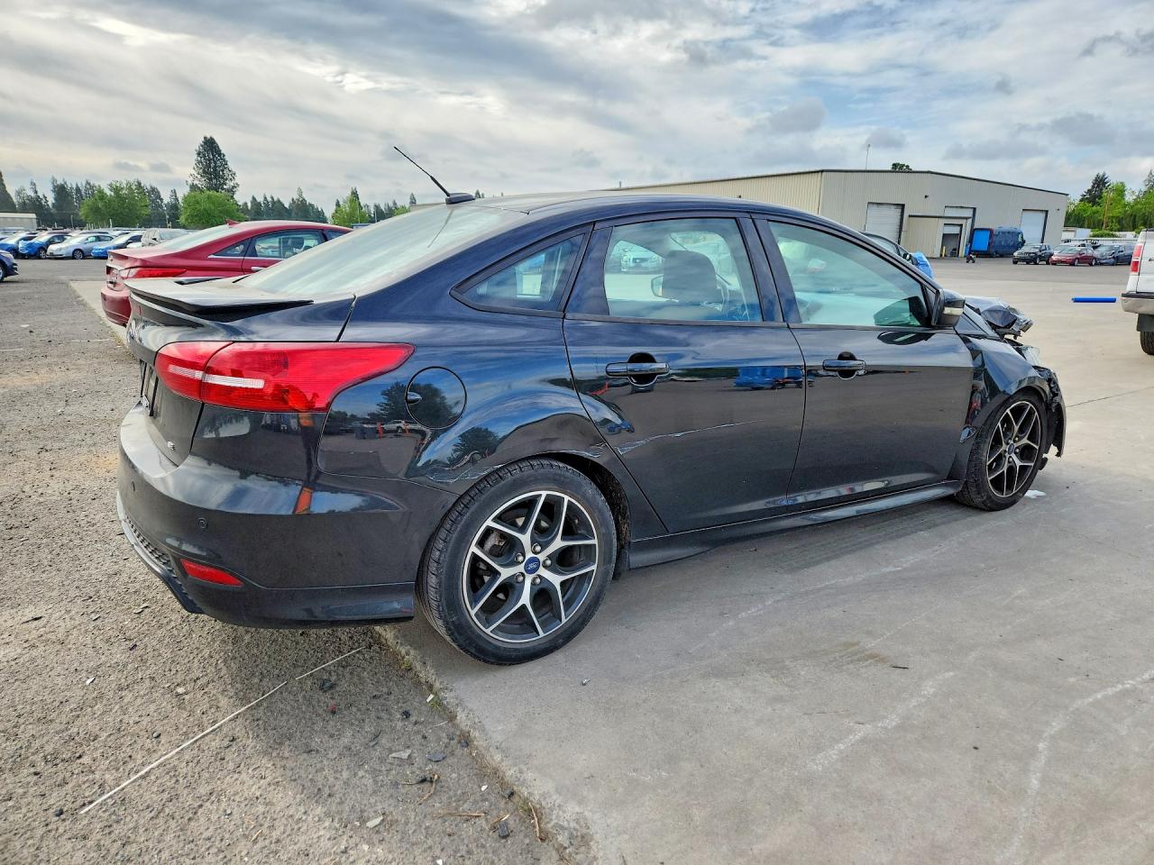 2015 FORD FOCUS SE photo 5