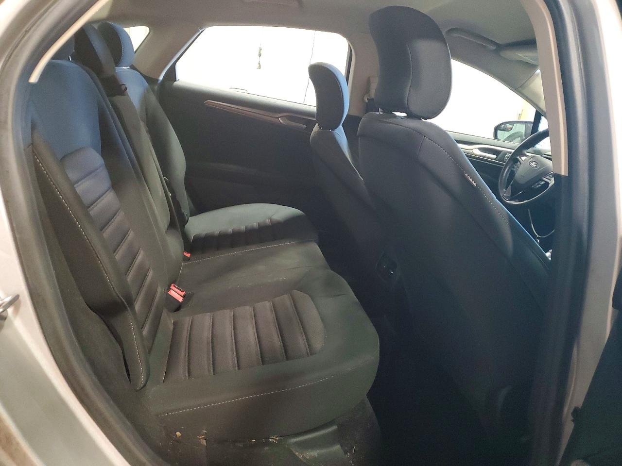 2017 FORD FUSION SE photo 19