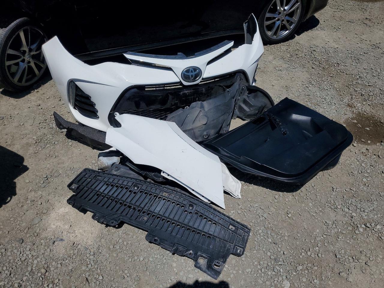 2018 TOYOTA COROLLA SE photo 34