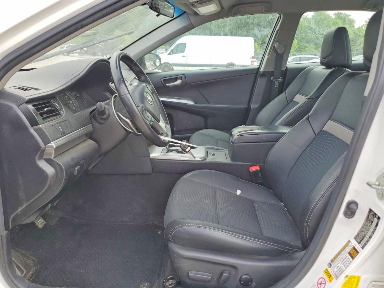 2014 TOYOTA CAMRY SE photo 19
