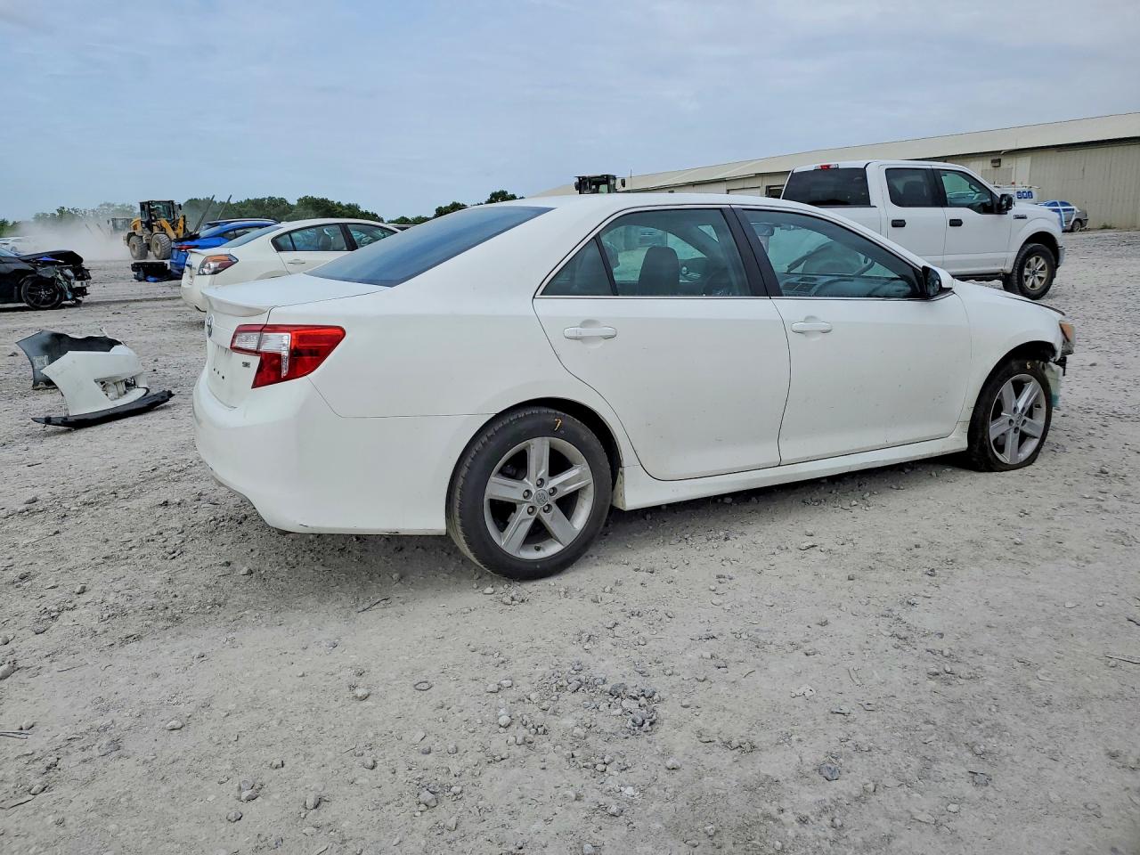 2014 TOYOTA CAMRY SE photo 7