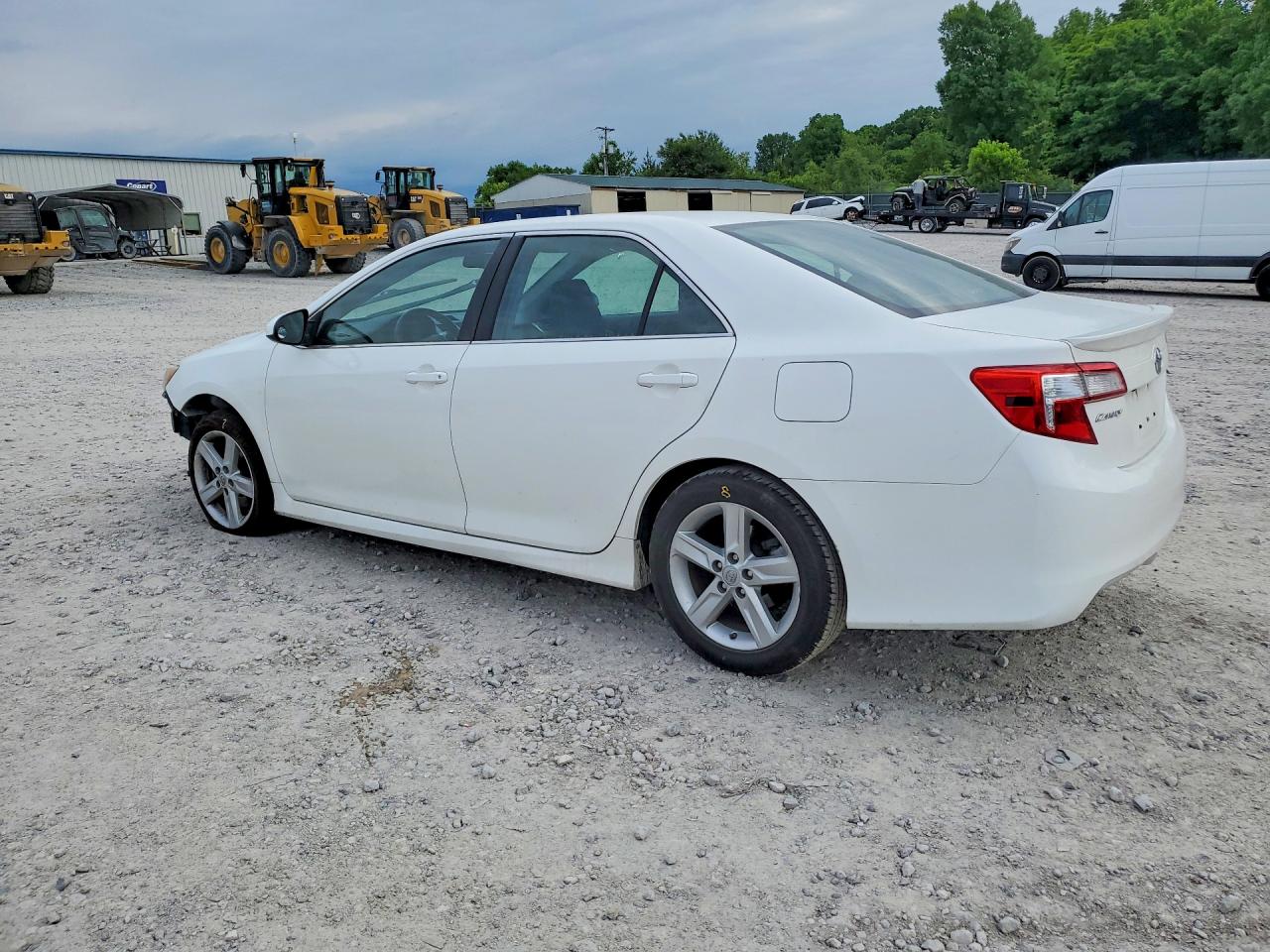2014 TOYOTA CAMRY SE photo 4