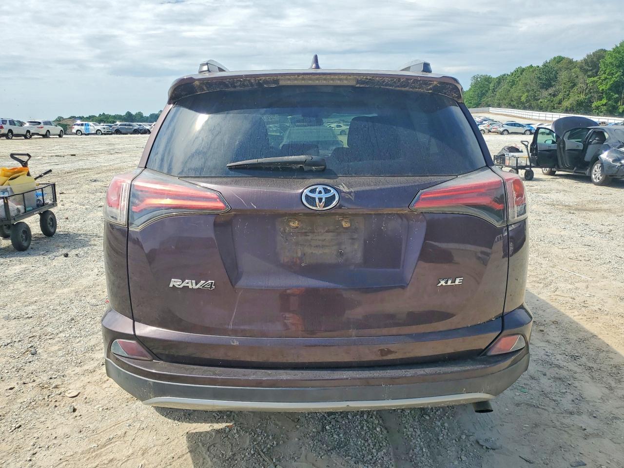 2018 TOYOTA RAV4 XLE photo 11