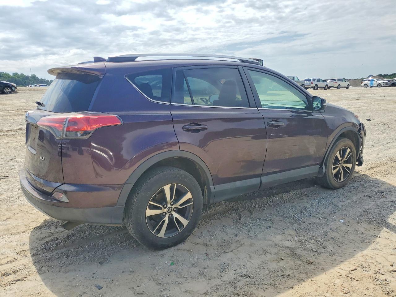 2018 TOYOTA RAV4 XLE photo 5