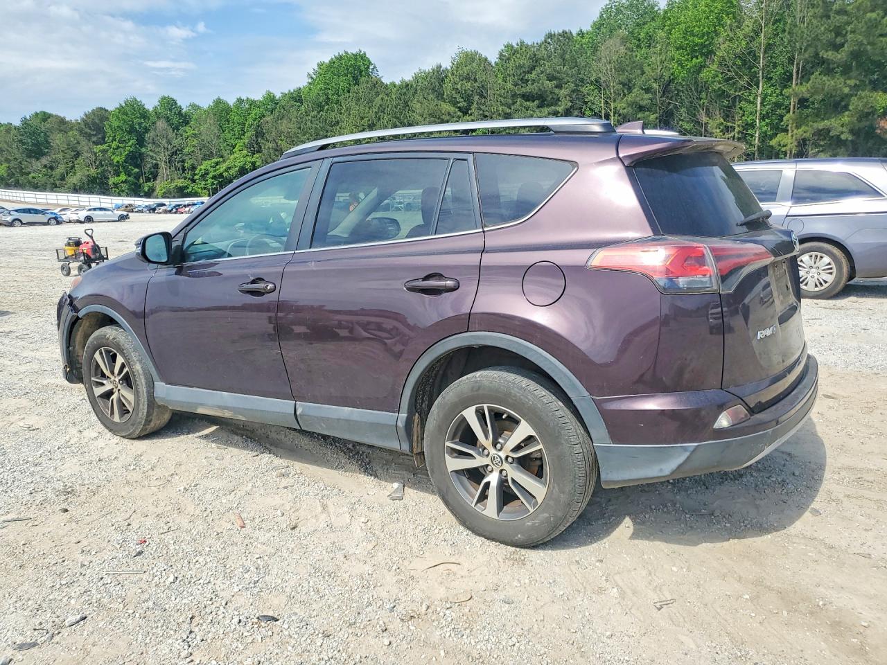 2018 TOYOTA RAV4 XLE photo 3