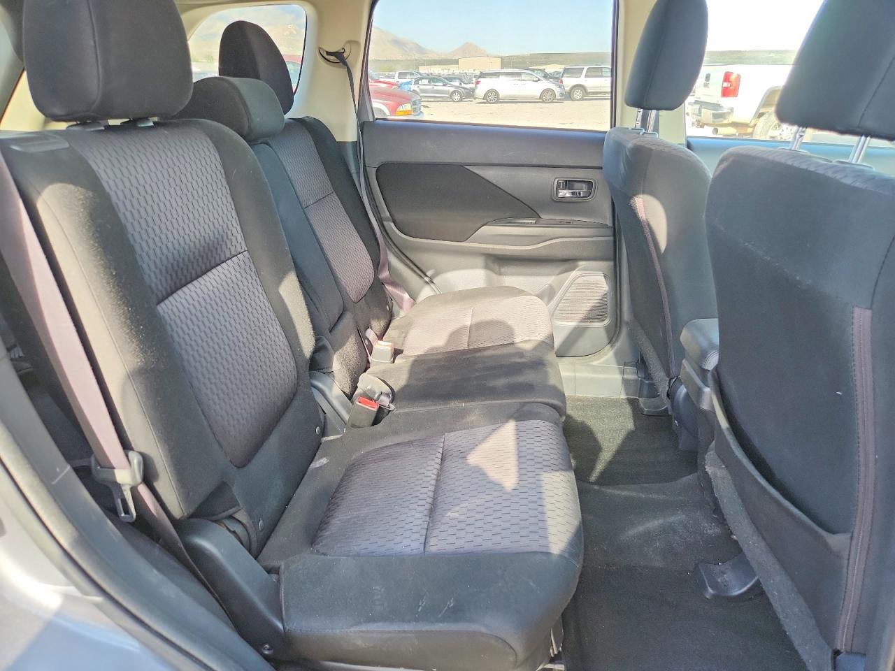 2014 MITSUBISHI OUTLANDER ES photo 19