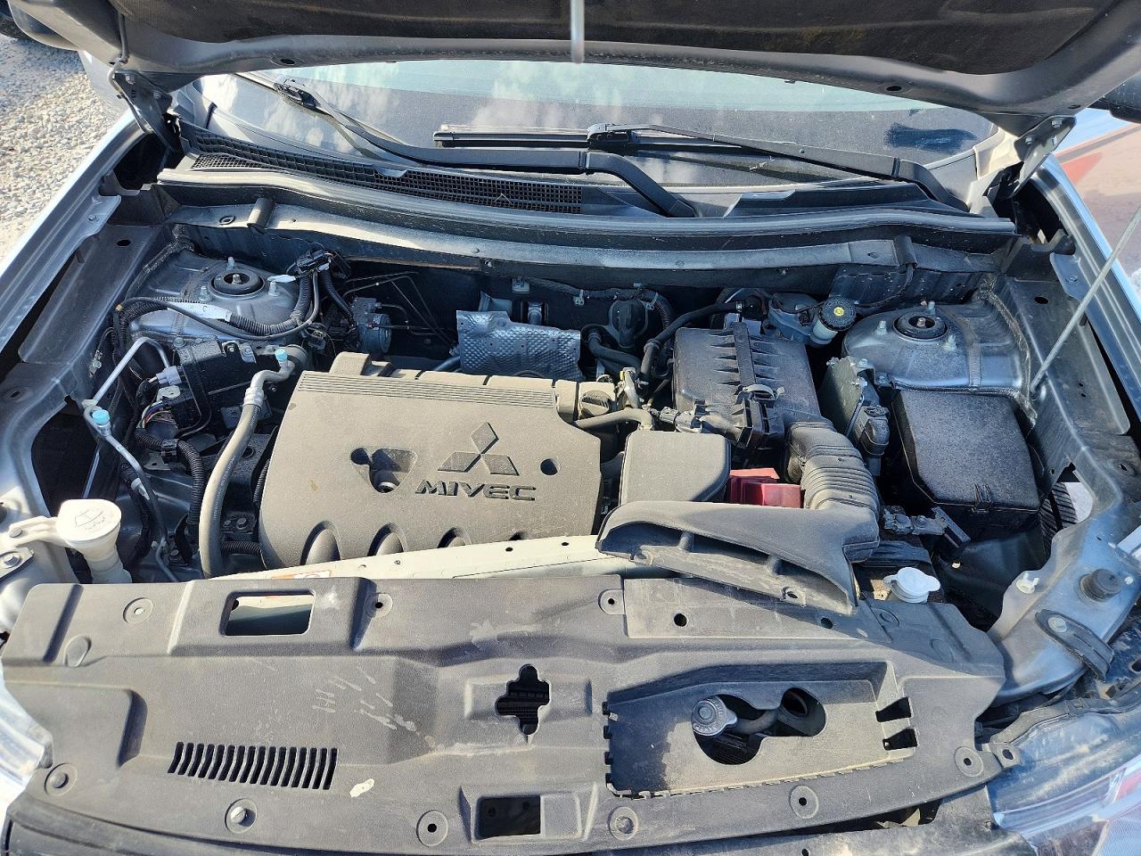 2014 MITSUBISHI OUTLANDER ES photo 21