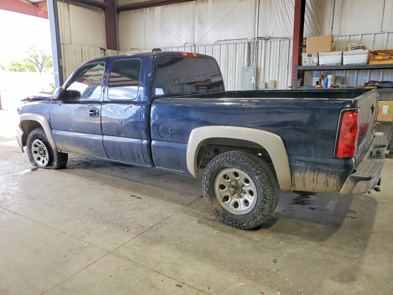 2005 CHEVROLET SILVERADO K1500 photo 3