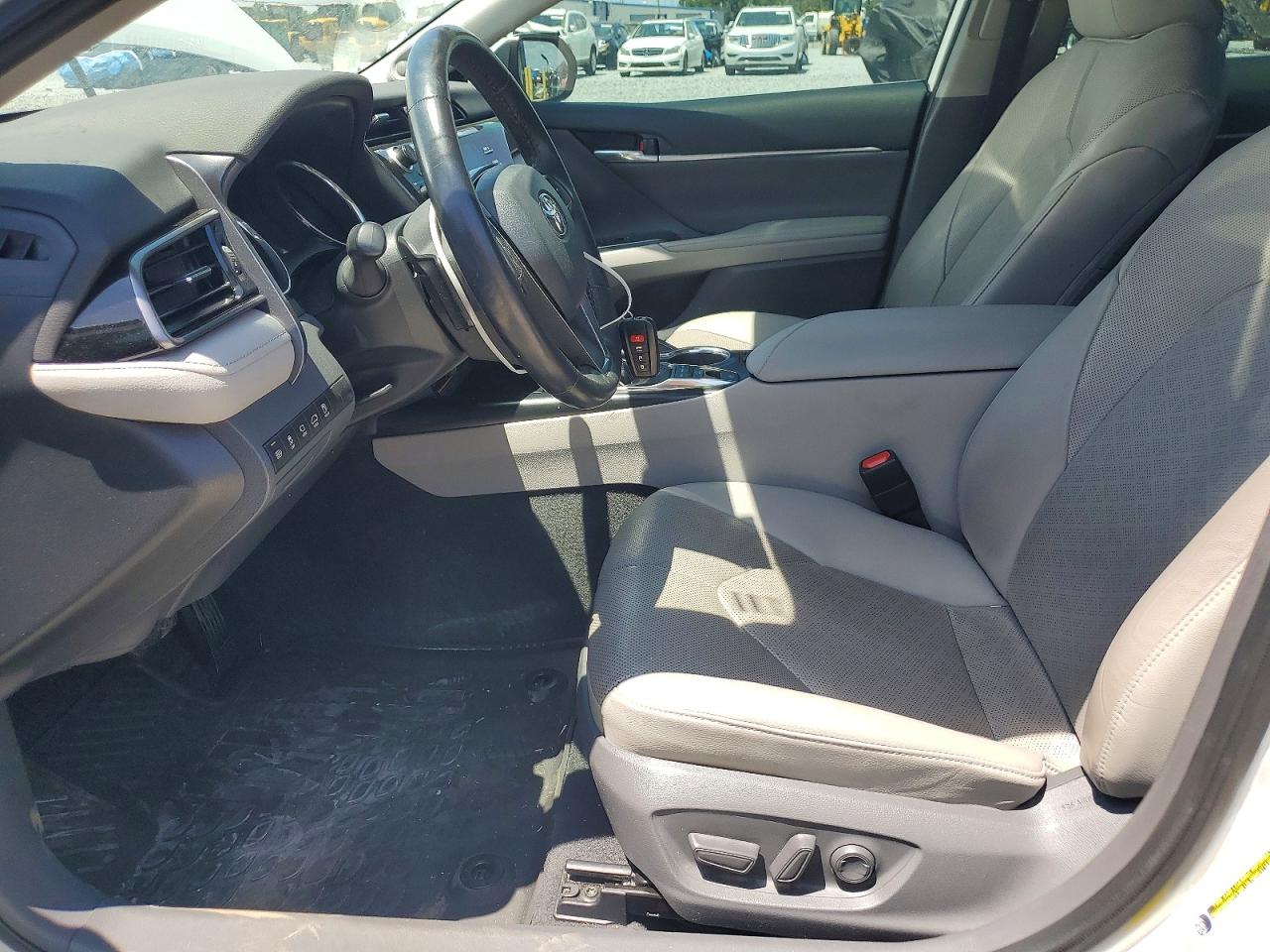 2020 TOYOTA CAMRY XSE photo 19