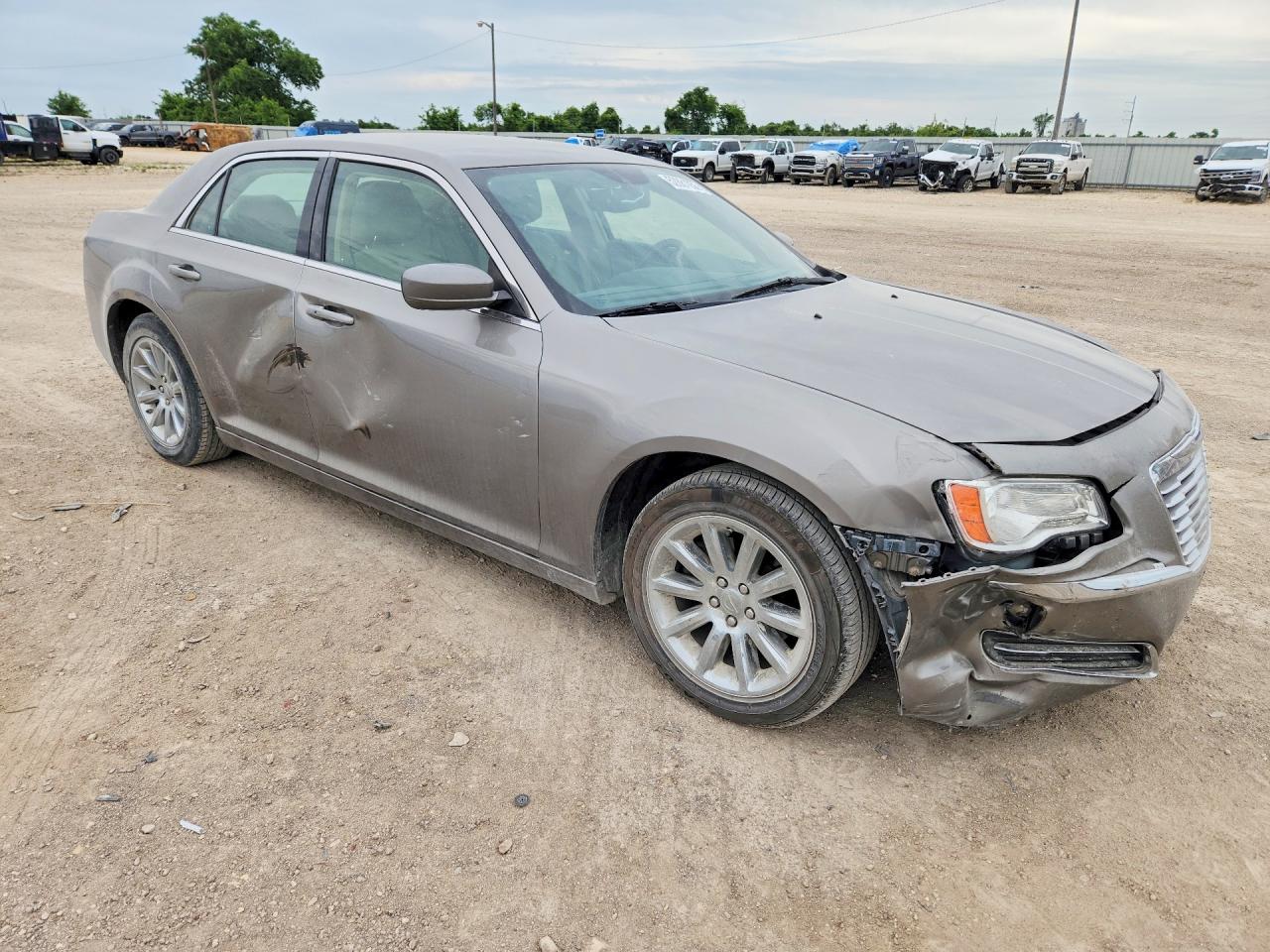 2014 CHRYSLER 300 photo 4