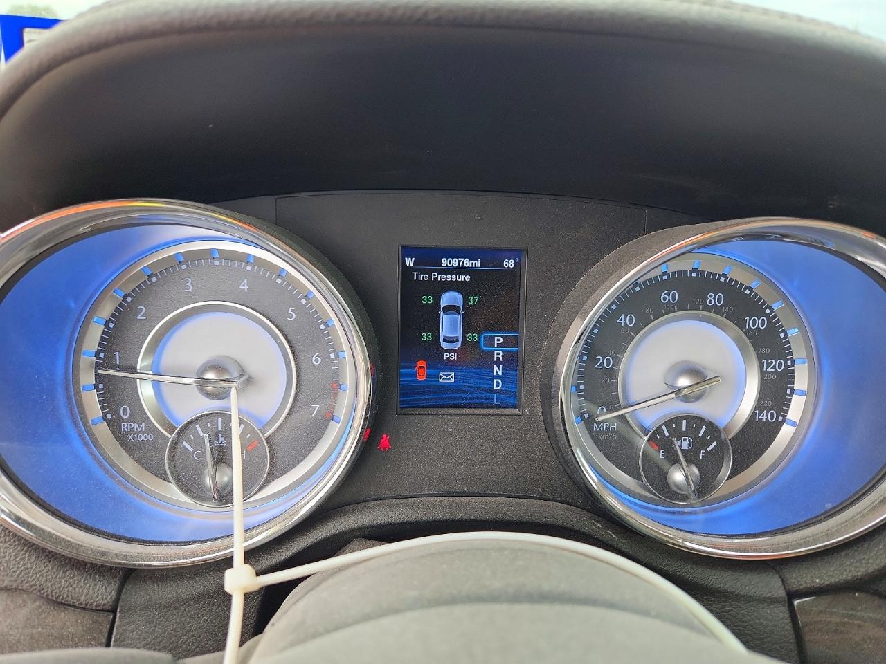 2014 CHRYSLER 300 photo 9