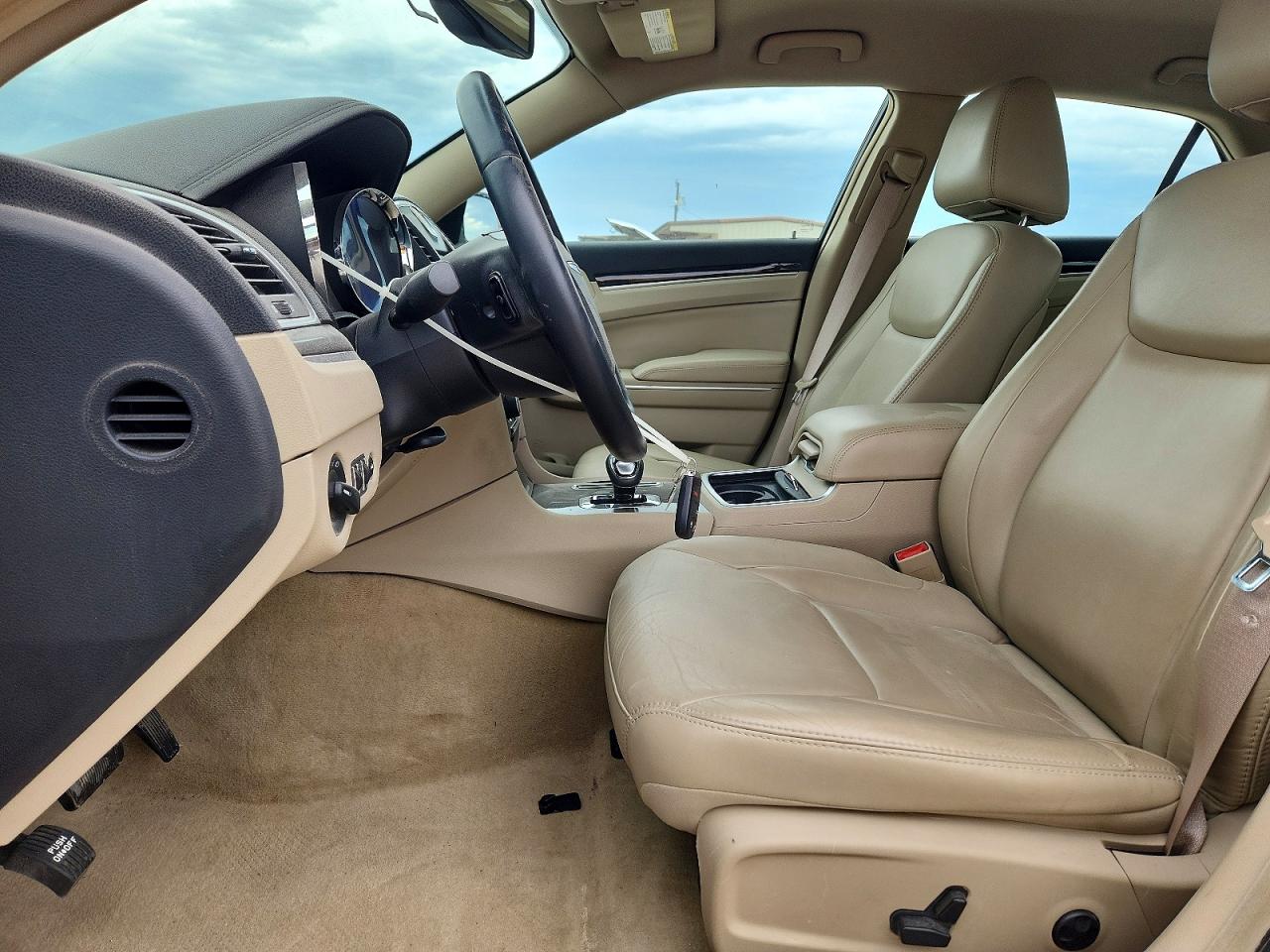 2014 CHRYSLER 300 photo 7