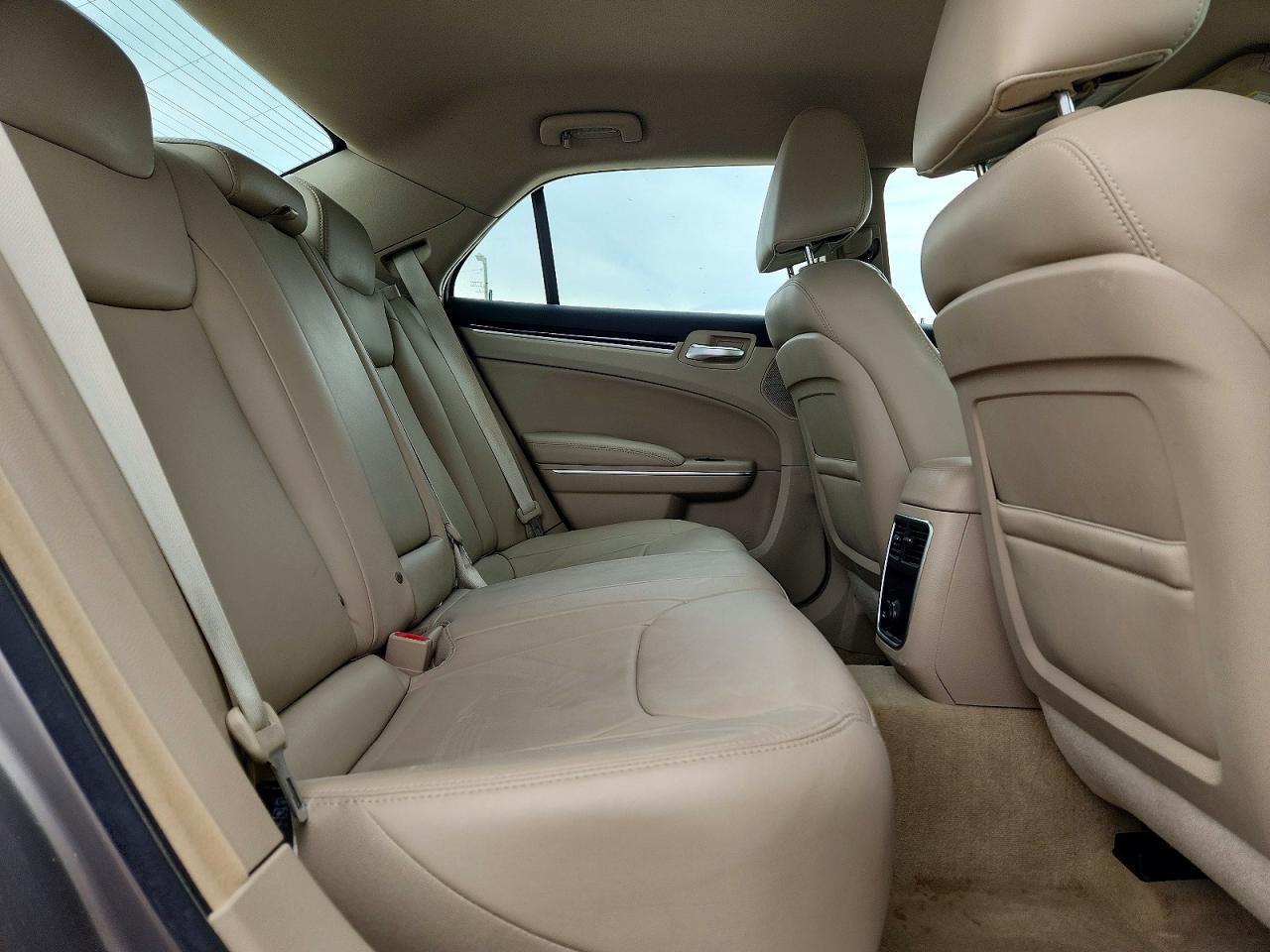 2014 CHRYSLER 300 photo 10