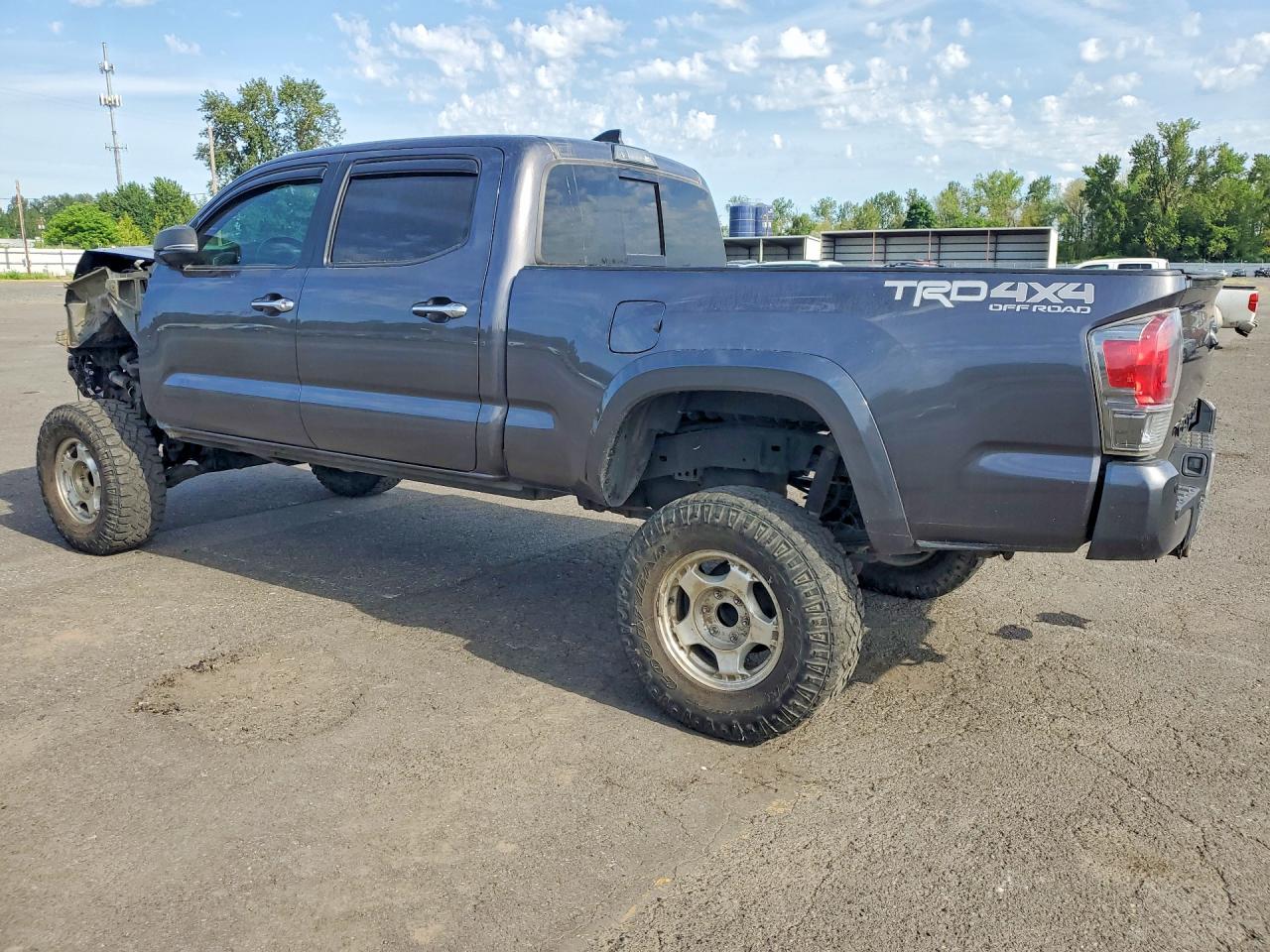 2017 TOYOTA TACOMA DOUBLE CAB photo 2