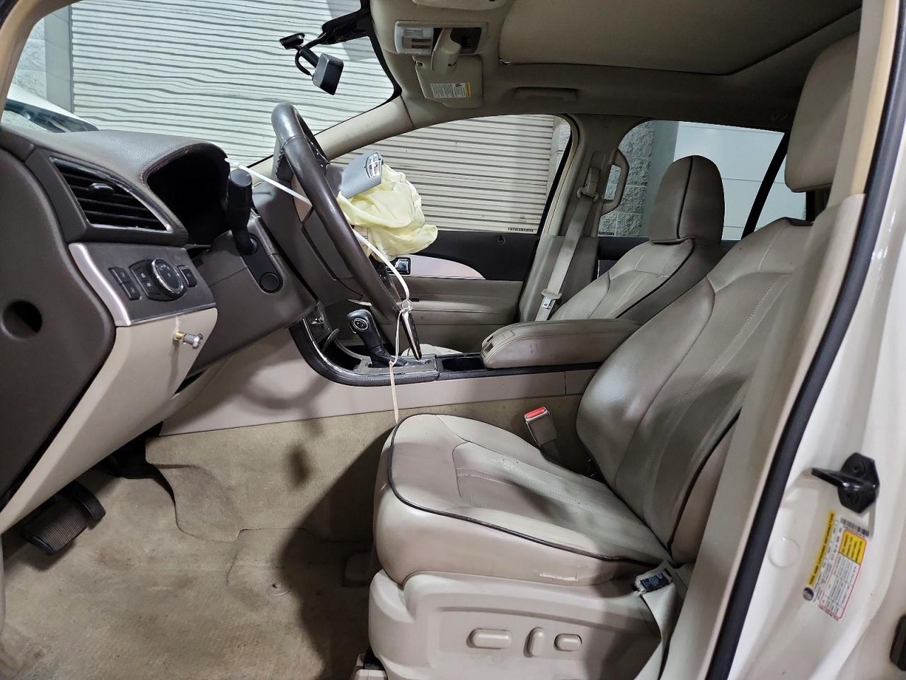 2012 LINCOLN TOWNHOUSE MKX photo 19