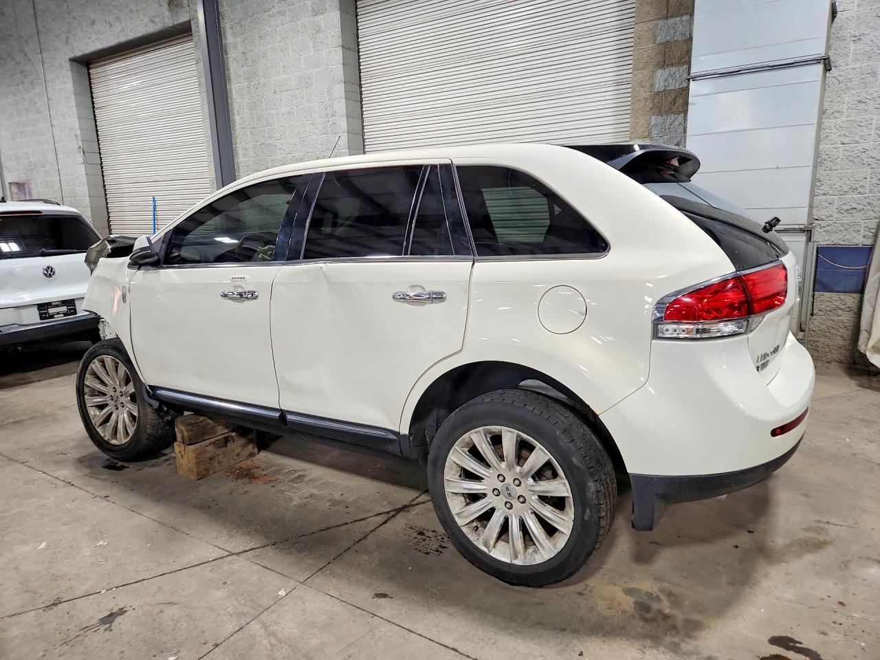 2012 LINCOLN TOWNHOUSE MKX photo 4