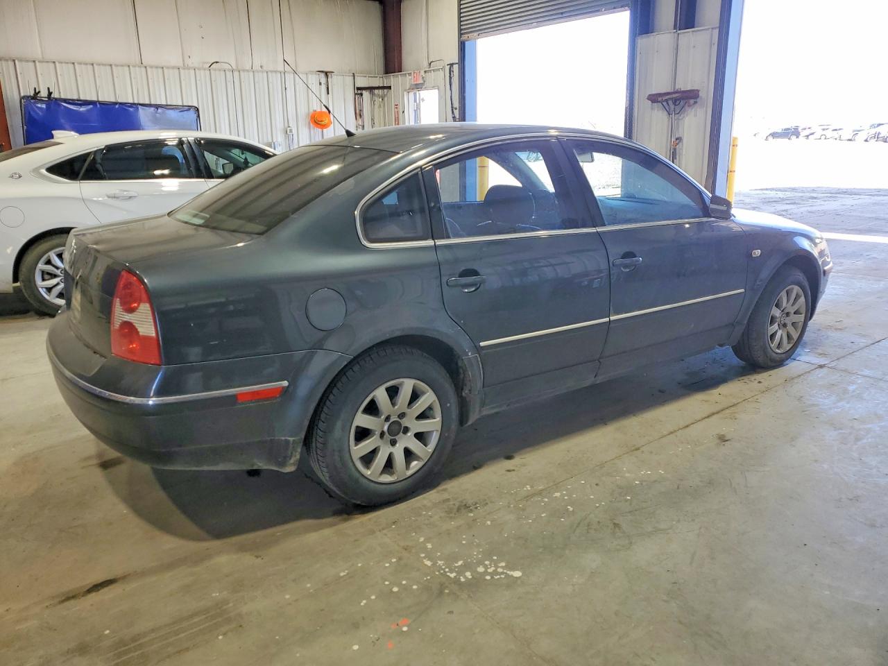 2002 VOLKSWAGEN PASSAT GLS photo 7