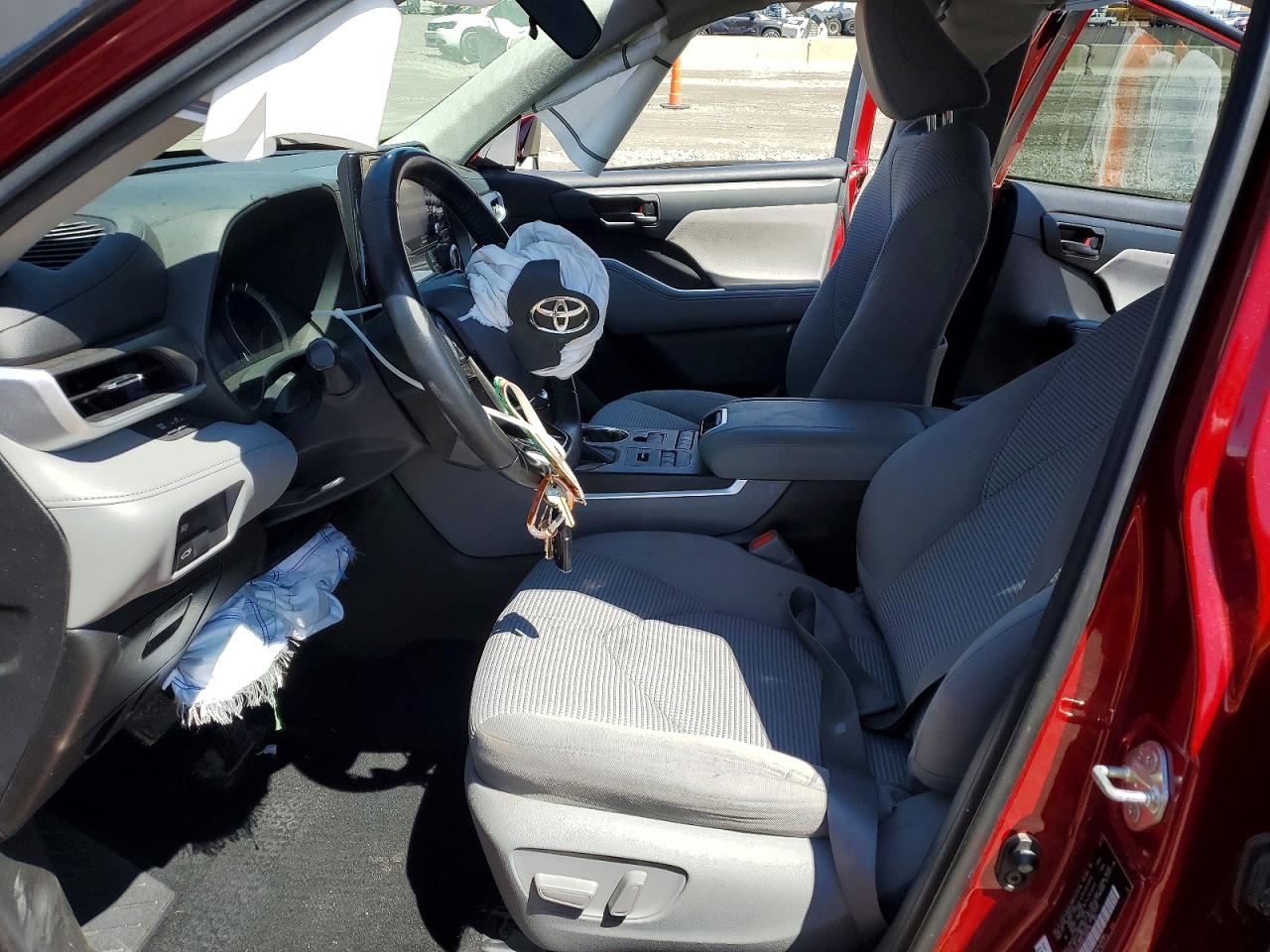 2020 TOYOTA HIGHLANDER LE photo 19