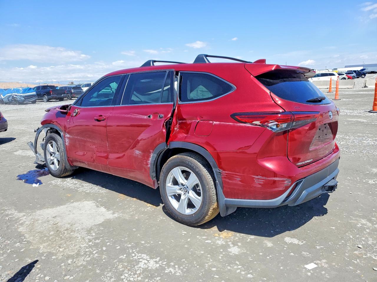 2020 TOYOTA HIGHLANDER LE photo 4