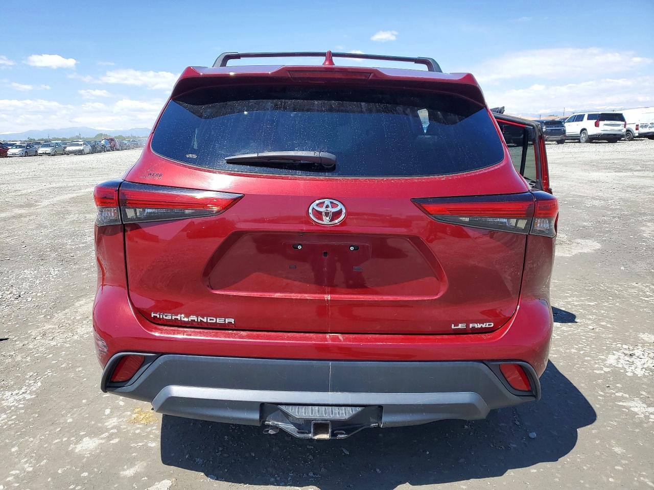 2020 TOYOTA HIGHLANDER LE photo 16
