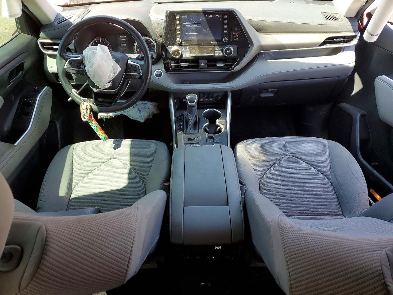 2020 TOYOTA HIGHLANDER LE photo 22