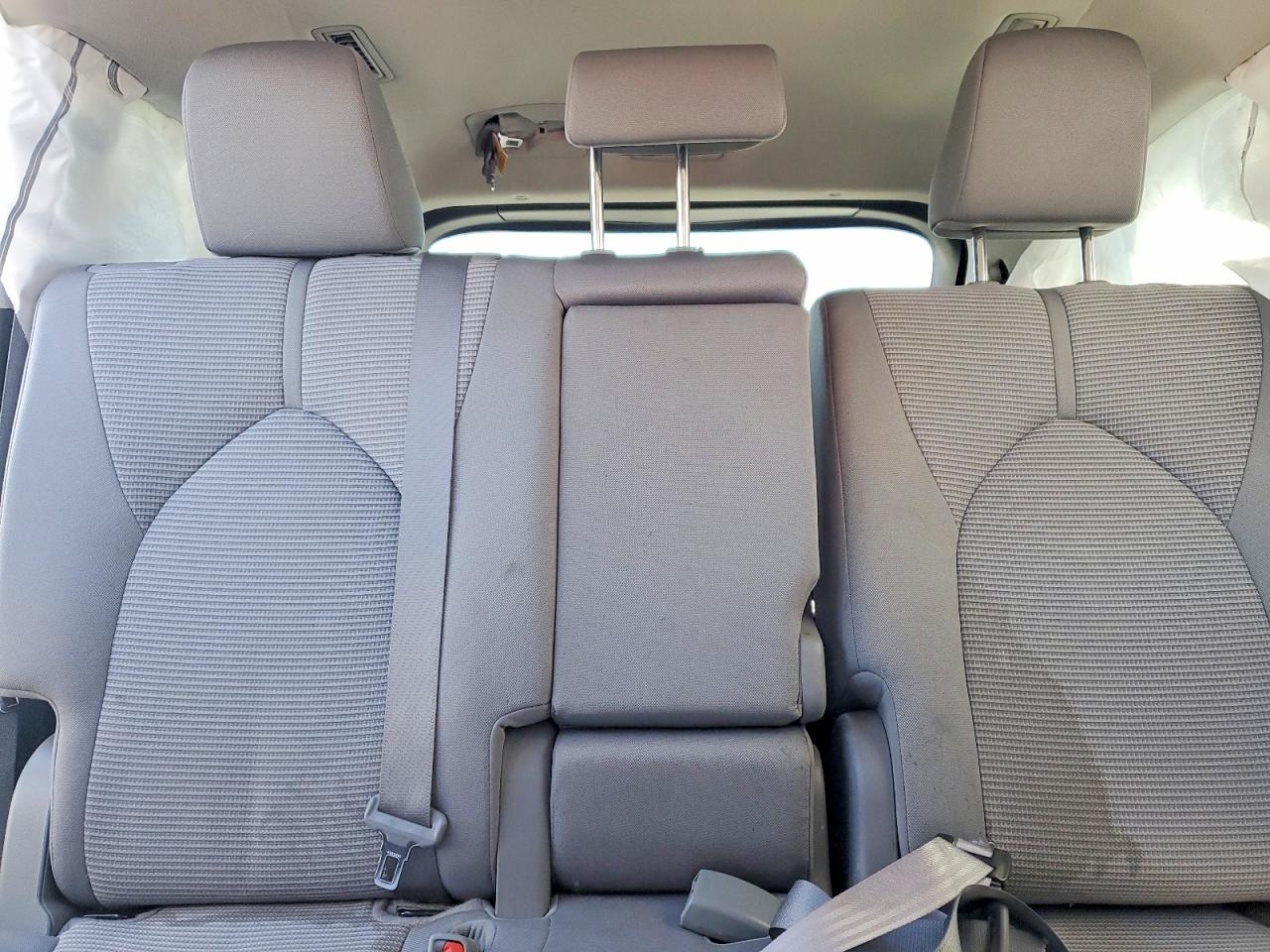 2020 TOYOTA HIGHLANDER LE photo 28