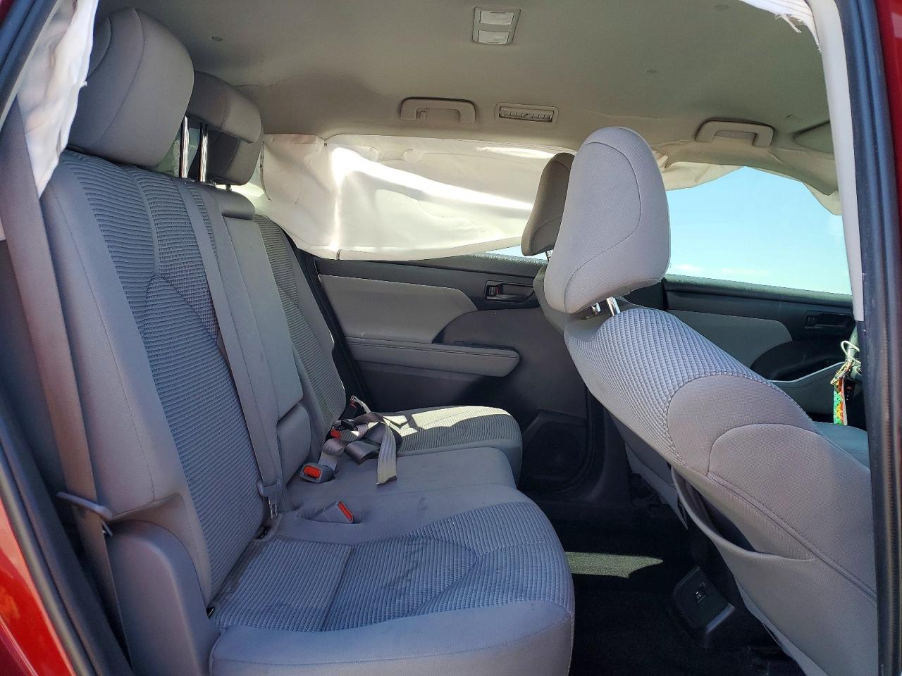 2020 TOYOTA HIGHLANDER LE photo 31