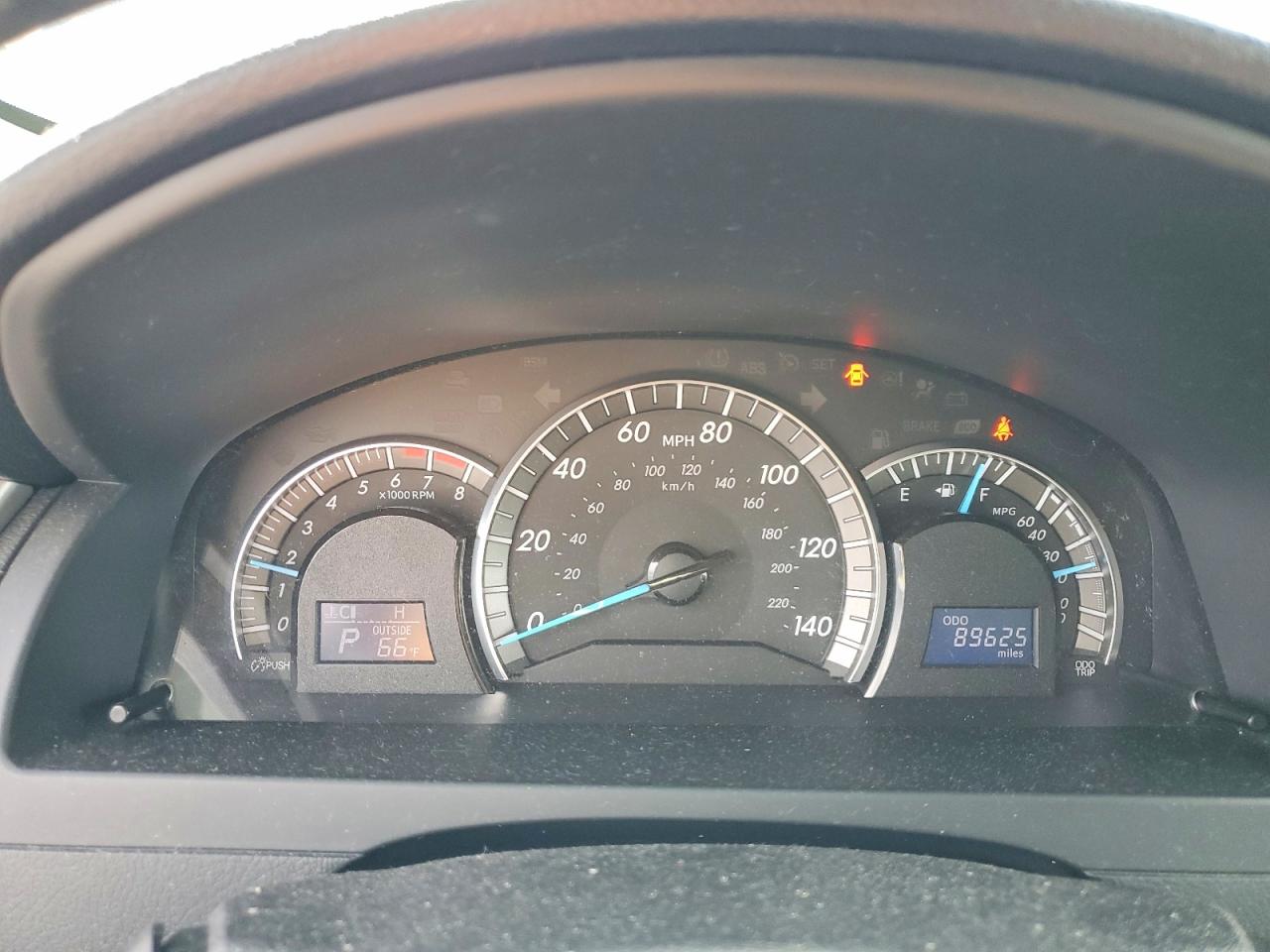 2013 TOYOTA CAMRY SE photo 17