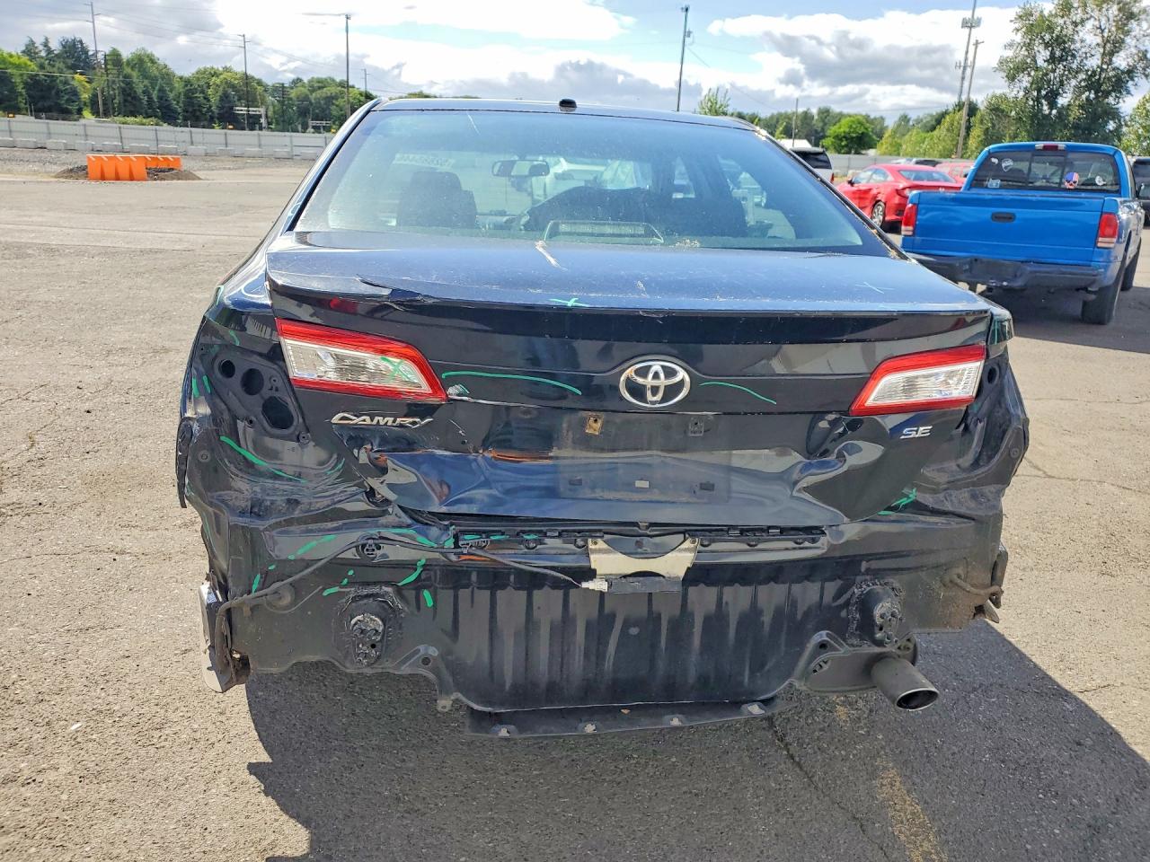 2013 TOYOTA CAMRY SE photo 11