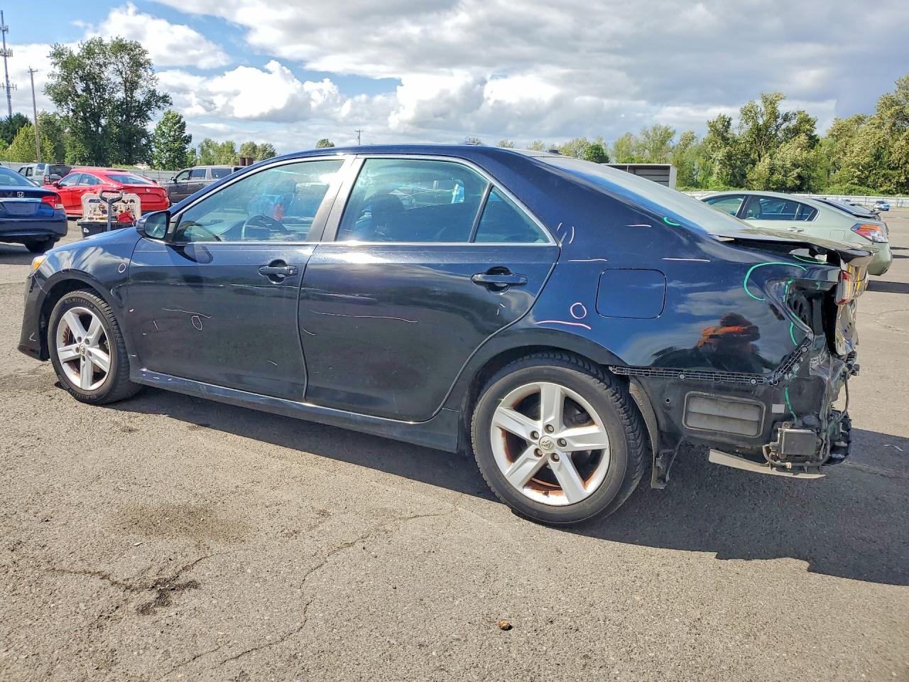 2013 TOYOTA CAMRY SE photo 3