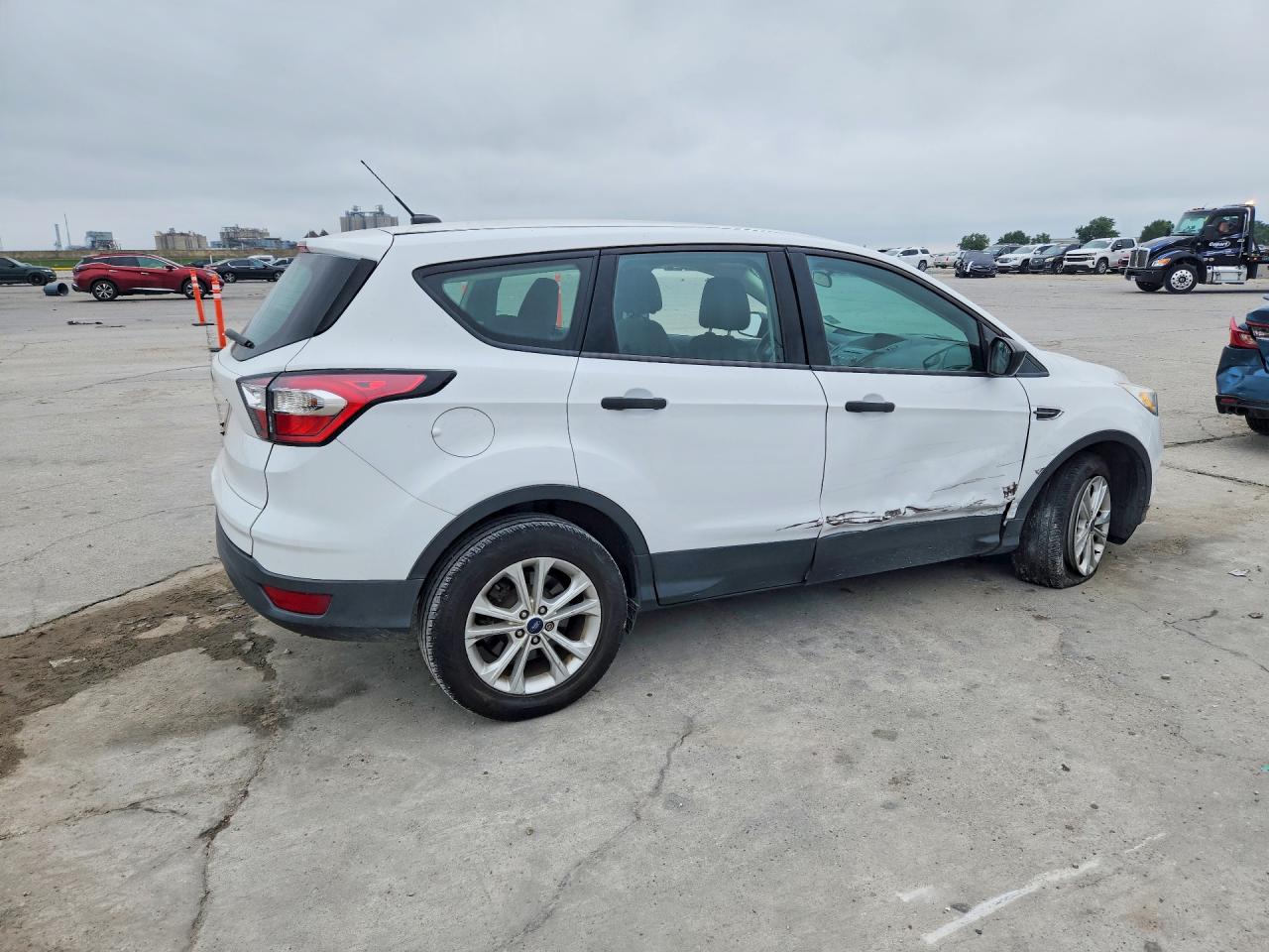 2017 FORD ESCAPE S photo 5