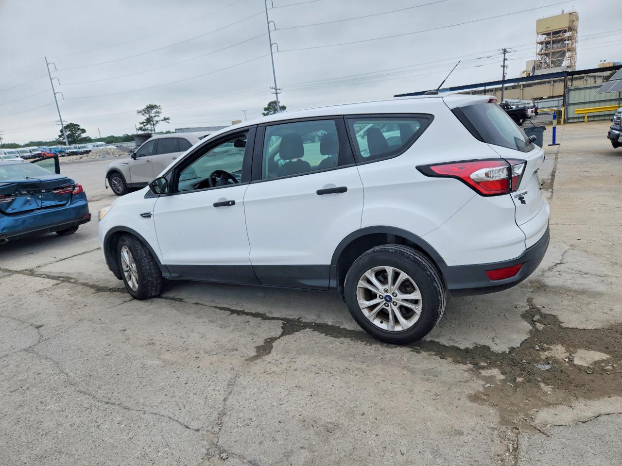 2017 FORD ESCAPE S photo 3