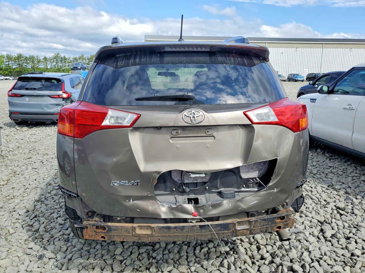 2015 TOYOTA RAV4 LE photo 16