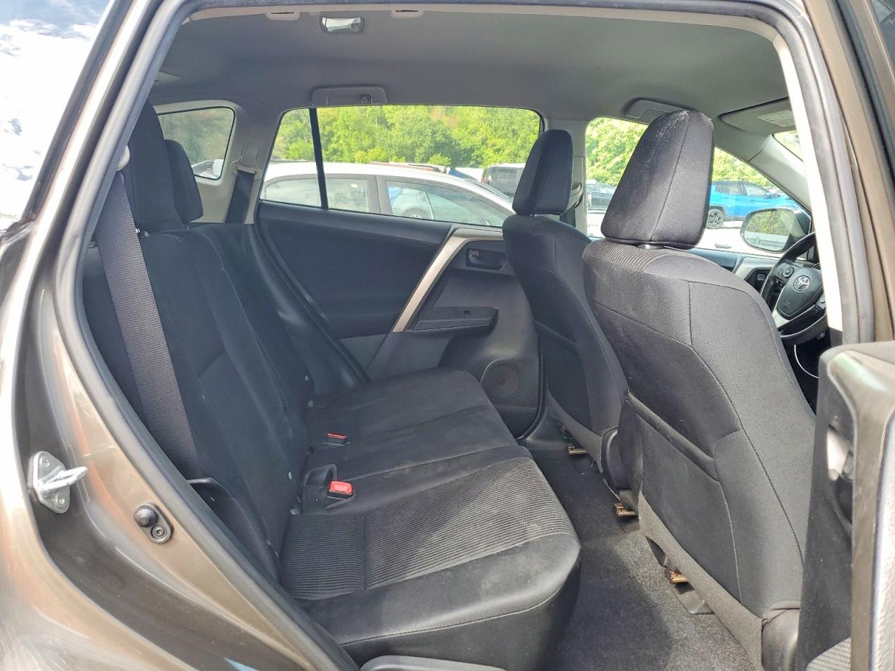 2015 TOYOTA RAV4 LE photo 31
