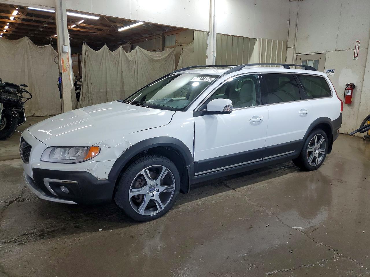 2015 VOLVO XC70