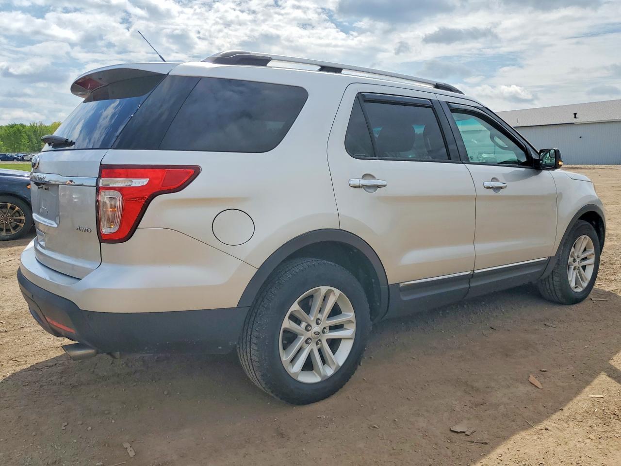 2014 FORD EXPLORER XLT photo 5