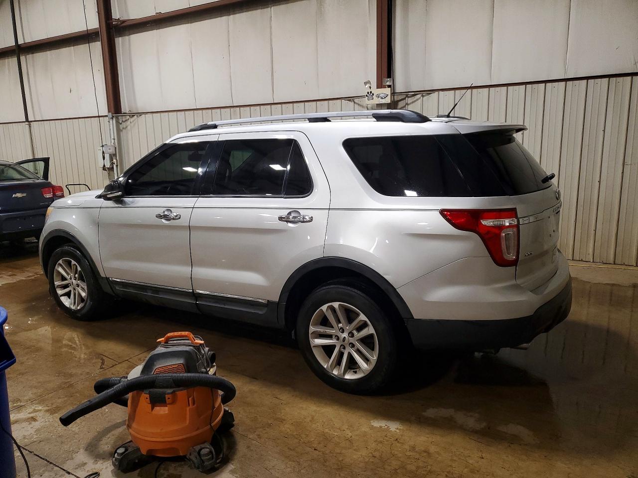 2014 FORD EXPLORER XLT photo 3