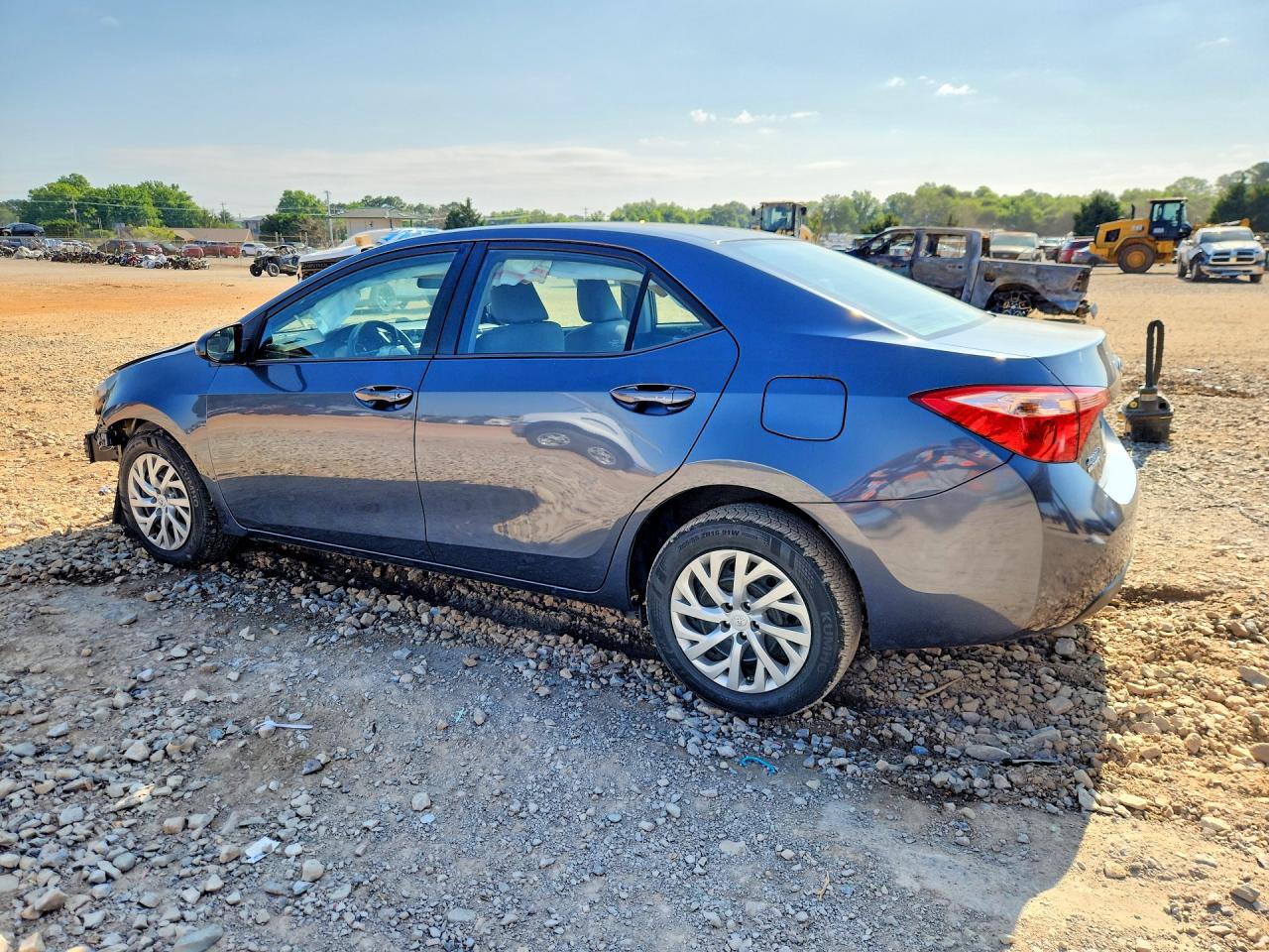 2017 TOYOTA COROLLA LE photo 4